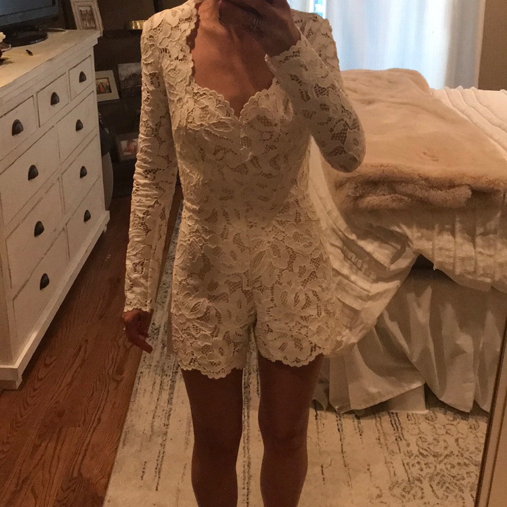 SOLD ALEXIS new without tags white lace romper XS - Picture 2 of 3